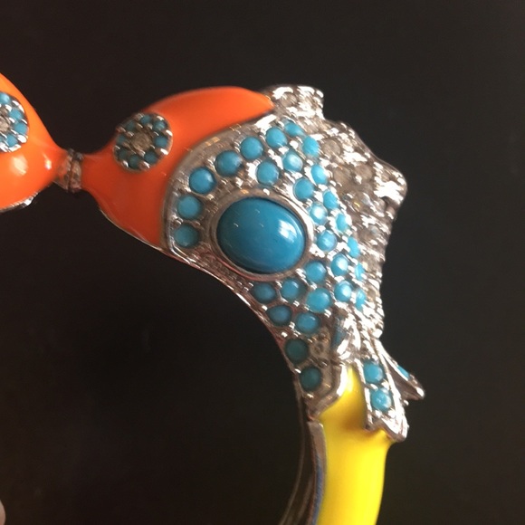 Kissing fish enamel bracelet - Picture 4 of 4